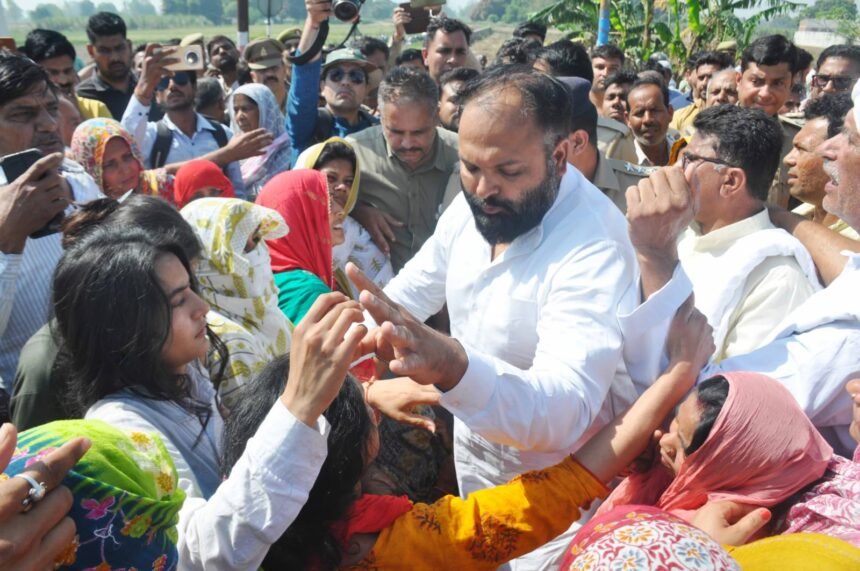 Outrage erupts after a student was shot dead; highway in Muzaffarnagar blocked with the body placed on the road. IMAGE CREDIT TO रिपोर्टर