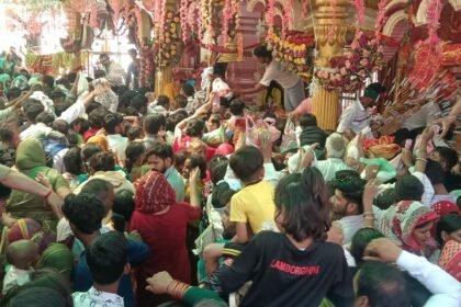 On Ashtami, a huge wave of devotion surged at Mahamaya Devi Temple, as लाखों (hundreds of thousands of) devotees gathered to offer prayers. IMAGE CREDIT TO रिपोर्टर