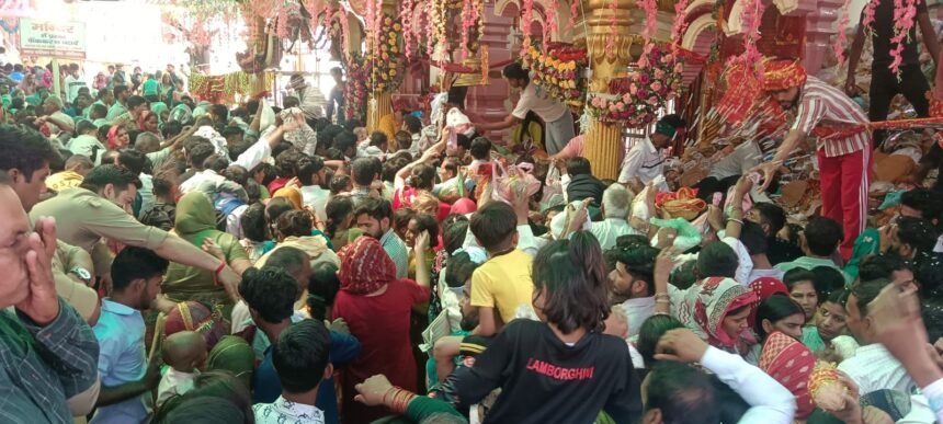 On Ashtami, a huge wave of devotion surged at Mahamaya Devi Temple, as लाखों (hundreds of thousands of) devotees gathered to offer prayers. IMAGE CREDIT TO रिपोर्टर