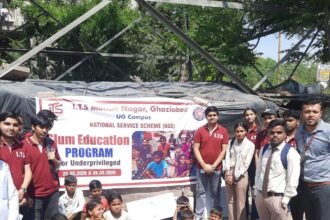 NSS volunteers ignited the spirit of education in the slum communities. IMAGE CREDIT TO इंस्टीट्यूट