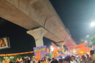 On Ram Navami, Bajrang Dal held a massive rally, causing hours-long traffic jam on the Delhi-Meerut route. IMAGE CREDIT TO रिपोर्टर