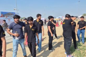 Hundreds of people were denied entry due to wearing black clothes, leaving young attendees disappointed. IMAGE CREDIT TO रिपोर्टर