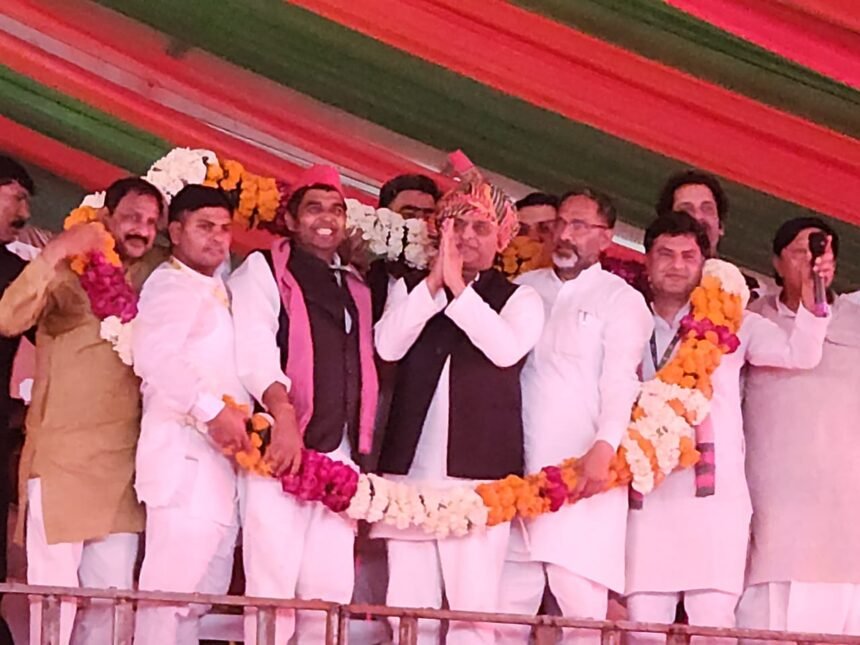 A massive crowd surged at the PDA’s election campaign rally, leaving the opposition stunned. IMAGE CREDIT TO रिपोर्टर