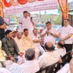 Traders held a protest over house tax, which was called off by the Additional Municipal Commissioner. IMAGE CREDIT TO नगर निगम