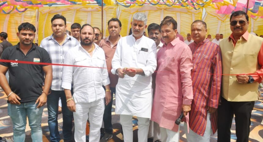 On the death anniversary of Chaudhary Mahavir Singh Nirwal, a grand wrestling tournament was held in Sehta, where the athletes showcased their strength and skill. IMAGE CREDIT TO रिपोर्टर