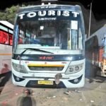 Tragic accident on the Yamuna Expressway: a woman died while boarding a bus, and the driver has fled. IMAGE CREDIT TO रिपोर्टर