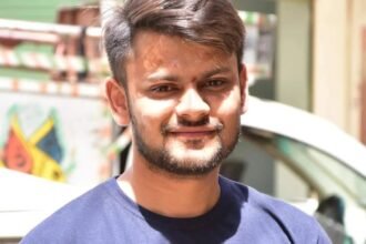 A journalist was fatally attacked at Delhi Gate; the incident was captured on CCTV. IMAGE CREDIT TO प्रोफाइल फोटो आकाश गर्ग