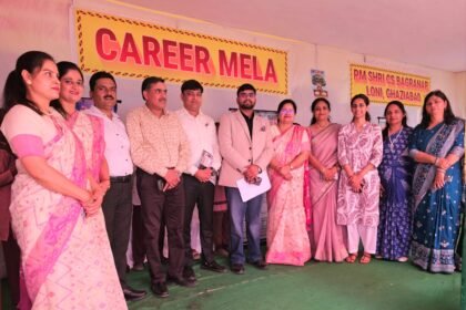 At Composite School Loni, a Parents-Teacher Meeting was organized along with the annual celebration. IMAGE CREDIT TO बेसिक शिक्षा विभाग