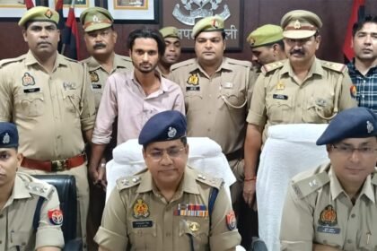 Kairana police have arrested an arms smuggler and recovered a large quantity of illegal weapons. IMAGE CREDIT TO POLICE