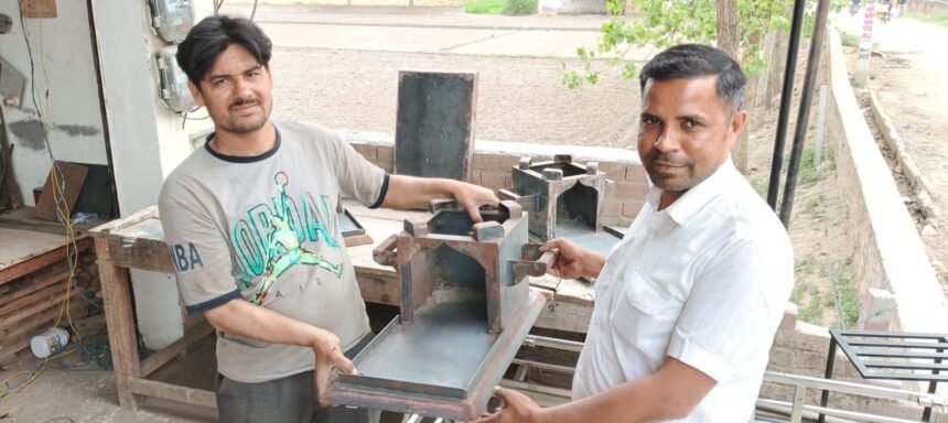 Amid a gas shortage, traditional clay stoves became a lifeline, earning appreciation for the mason's hard work. IMAGE CREDIT TO रिपोर्टर