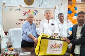 A step towards employment through skill: toolkits distributed under the ODOP scheme in Shamli. IMAGE CREDIT TO सूचना विभाग