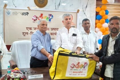 A step towards employment through skill: toolkits distributed under the ODOP scheme in Shamli. IMAGE CREDIT TO सूचना विभाग