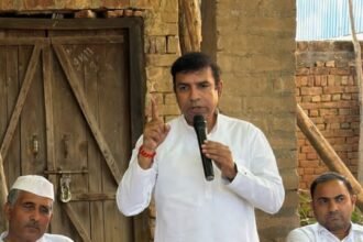 Congress workers organized a village public outreach (gram chaupal) program. IMAGE CREDIT TO REPORTER