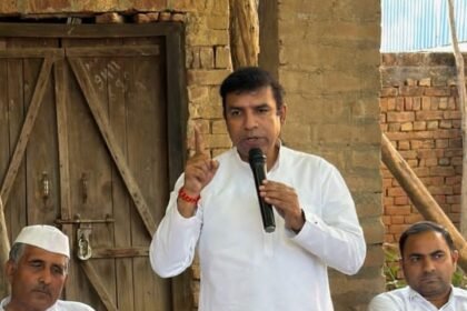 Congress workers organized a village public outreach (gram chaupal) program. IMAGE CREDIT TO REPORTER