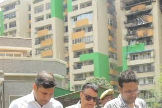 Indirapuram fire incident: A major accident was averted due to prompt action by the administration. Eight flats were affected, but there was no loss of life. IMAGE CREDIT TO सूचना विभाग