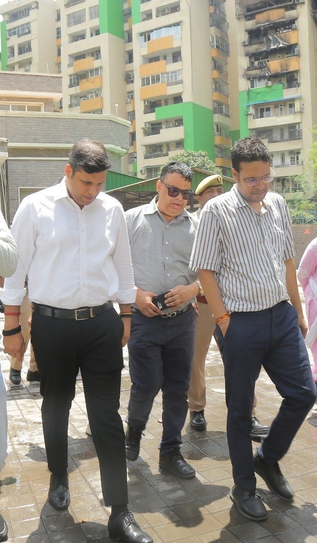 Indirapuram fire incident: A major accident was averted due to prompt action by the administration. Eight flats were affected, but there was no loss of life. IMAGE CREDIT TO सूचना विभाग