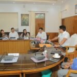 The Divisional Commissioner of Meerut held a divisional review meeting and issued instructions to improve the progress of ongoing schemes. IMAGE CREDIT TO INFORMATION DEPARTMENT
