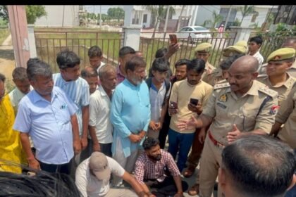 Uproar in Modinagar after animal remains are found; demand for the arrest of the accused IMAGE CREDIT TO रिपोर्टर