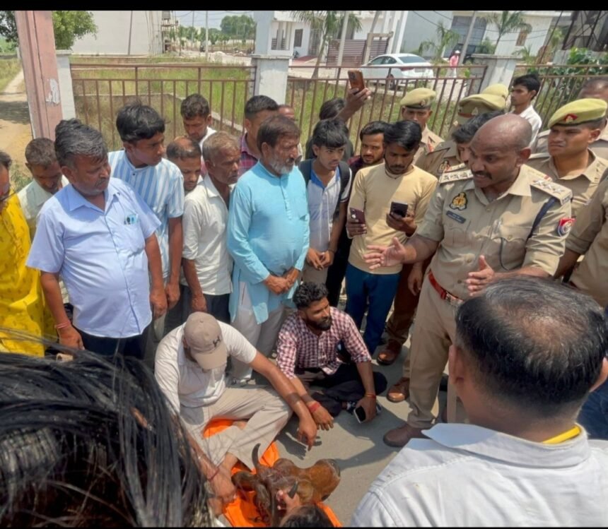Uproar in Modinagar after animal remains are found; demand for the arrest of the accused IMAGE CREDIT TO रिपोर्टर