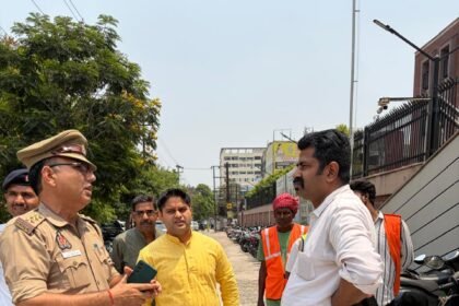Action taken against illegal parking on the service road; challans were issued outside St. Thomas School. IMAGE CREDIT TO POLICE