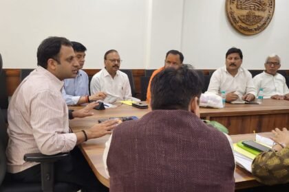 Uttarakhand and Purvanchal Bhawans will be completed soon; a meeting was held under the chairmanship of the Municipal Commissioner. IMAGE CREDIT TO नगर निगम