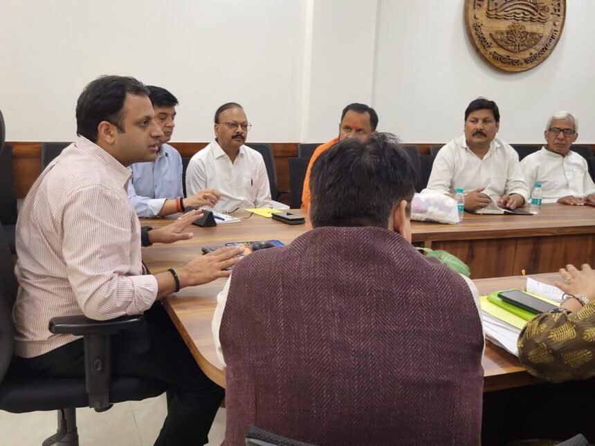 Uttarakhand and Purvanchal Bhawans will be completed soon; a meeting was held under the chairmanship of the Municipal Commissioner. IMAGE CREDIT TO नगर निगम