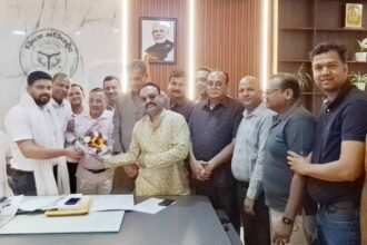 Entrepreneurs met the District Magistrate regarding industrial development, stressing all-round (holistic) growth. IMAGE CREDIT TO सूचना विभाग