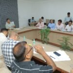 In the District Magistrate’s meeting, strict instructions were issued to industries to ensure workers receive minimum wages on time along with proper facilities. IMAGE CREDIT TO सूचना विभाग