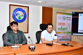 Waste segregation: Meeting held under the chairmanship of the Municipal Commissioner to motivate the team. IMAGE CREDIT TO NAGAR NIGAM