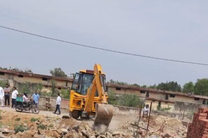 GDA’s bulldozer roars in Muradnagar: Illegal colony being developed over 3600 square meters demolished IMAGE CREDIT TO AUTHORITY