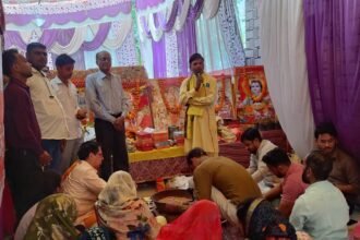 Hanuman Janmotsav celebrated in Lajpat Nagar B-Block, Sahibabad; large crowd of devotees thronged the event. IMAGE CREDIT TO रिपोर्टर