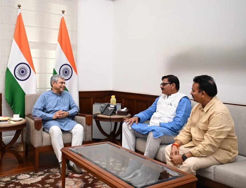 New momentum for Jewar’s development: MLA Dhirendra Singh held detailed discussion with Railway Minister Ashwini Vaishnaw on modernization of Chola station IMAGE CREDIT TO विधायक धीरेंद्र सिंह