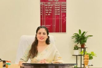 The administration has taken strict action regarding gas cylinders: a committee has been formed to prevent black marketing, and a helpline has been launched. IMAGE CREDIT TO सूचना विभाग