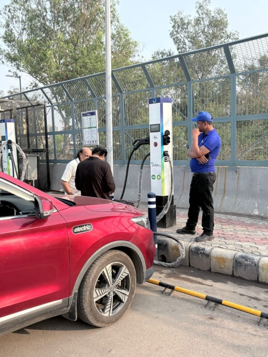 The largest EV charging station has started at Anand Vihar Namo Bharat Station, where 10 vehicles can be charged simultaneously. IMAGE CREDIT TO एनसीआरटीसी