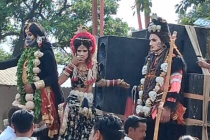 The birth anniversary of Maharshi Kashyap and Nishad Maharaj was celebrated with great enthusiasm, and a call was made to provide higher education to children. IMAGE CREDIT TO REPORTER