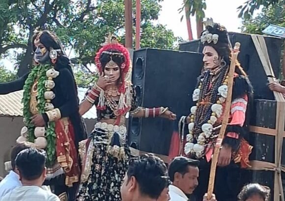 The birth anniversary of Maharshi Kashyap and Nishad Maharaj was celebrated with great enthusiasm, and a call was made to provide higher education to children. IMAGE CREDIT TO REPORTER