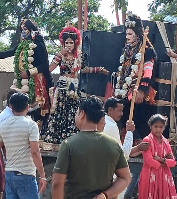 The birth anniversary of Maharshi Kashyap and Nishad Maharaj was celebrated with great enthusiasm, and a call was made to provide higher education to children. IMAGE CREDIT TO REPORTER