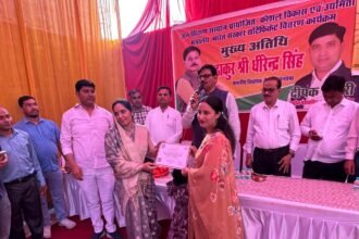 Talent recognized: 60 girls received certificates, and the MLA encouraged them. IMAGE CREDIT TO रिपोर्टर