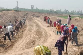 The Administration Revives the Extinct Sindhuli River in Saharanpur Through Massive Efforts IMAGE CREDIT TO रिपोर्टर