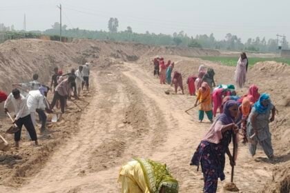 The Administration Revives the Extinct Sindhuli River in Saharanpur Through Massive Efforts IMAGE CREDIT TO रिपोर्टर