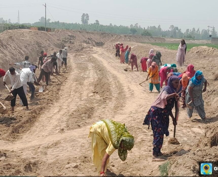 The Administration Revives the Extinct Sindhuli River in Saharanpur Through Massive Efforts IMAGE CREDIT TO रिपोर्टर