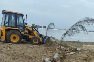 Bulldozers of GDA roar in Modinagar: Illegal colonies spread over 26 bighas demolished. IMAGE CREDIT TO AUTHORITY