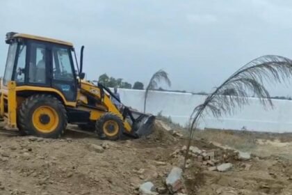 Bulldozers of GDA roar in Modinagar: Illegal colonies spread over 26 bighas demolished. IMAGE CREDIT TO AUTHORITY