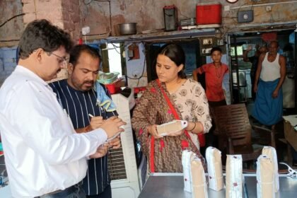 Major action by the Food Department: 14 samples including water, rasgulla, and laddoo failed, and 21 shopkeepers fined ₹5.65 lakh. IMAGE CREDIT TO खाद्य विभाग