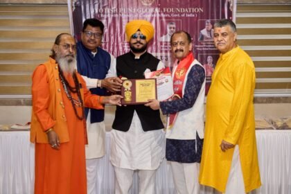 Astrology conference held in Andheri West, Mumbai; Professor Bakshish Singh Bawa honored with the Jyotish Punj Global Award 2026. IMAGE CREDIT TO फाउंडेशन