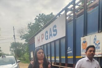 The District Magistrate conducted a surprise inspection of Shiv Sai HP Gas Agency in village Ghanghola and issued instructions to improve arrangements. IMAGE CREDIT TO INFORMATION DEPARTMENT