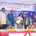 ITS Mohan Nagar organized an award and felicitation ceremony for meritorious MCA students. IMAGE CREDIT TO इंस्टीट्यूट