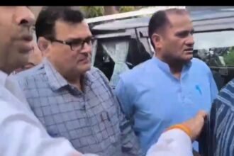 Major action in Bijnor: In-charge DPRO Rizwan Ahmed caught red-handed accepting a bribe of ₹20,000 IMAGE CREDIT TO विजिलेंस डिपार्मेंट