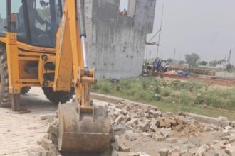GDA bulldozer action: Illegal colony being demolished on 18 bighas in Bhikkanpur IMAGE CREDIT TO AUTHORITY