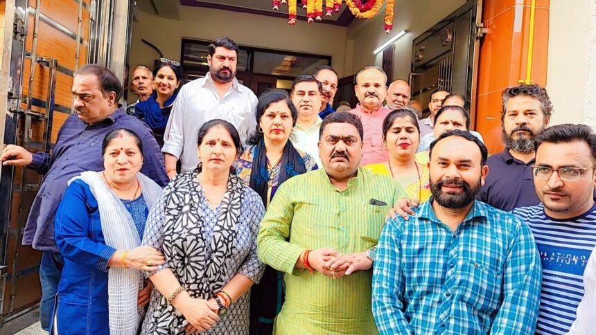 In the "Gram Chalo, Booth Chalo" campaign, MLA Ajit Pal Tyagi highlighted the government's achievements IMAGE CREDIT TO BJP